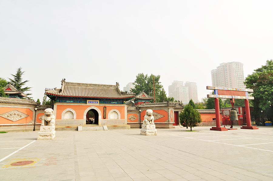 china-beijing-bell-temple-and-surroundings-001