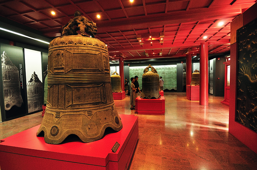 china-beijing-bell-temple-and-surroundings-011