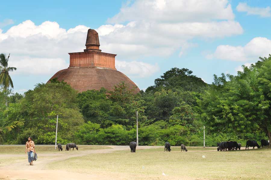 Anuradhapura, Abhayagiri dagoba, založená v 2. stol. př. n. l.