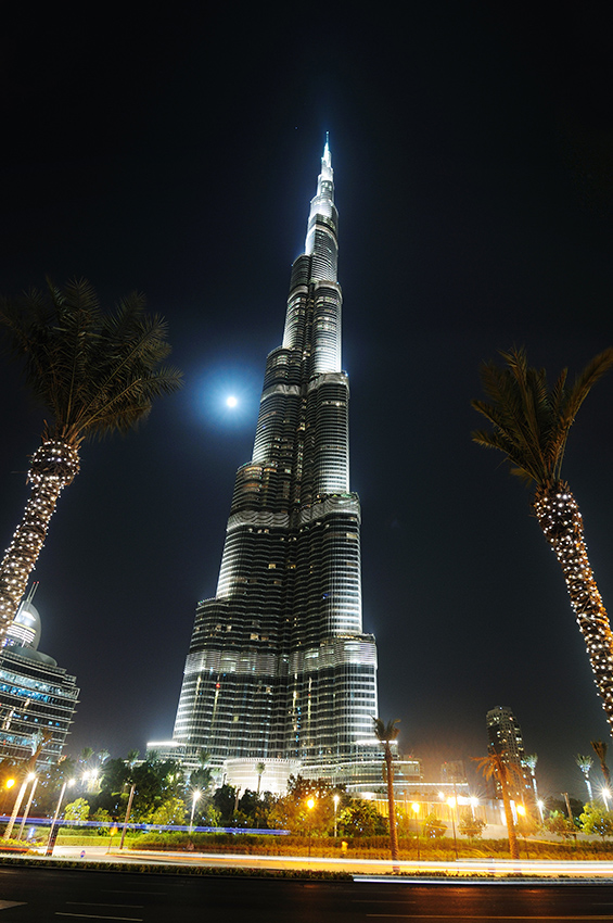 Burj Dubai, nebo nově Burj Khalifa - stojí tak trochu osamoceně... nebo to alespoň tak vypadá, při její výšce.