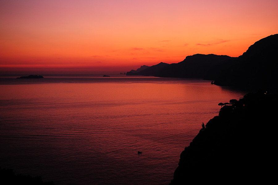 Positano, Itálie - západ slunce cestou zpět, kvůli kterému stálo za to zastavit.